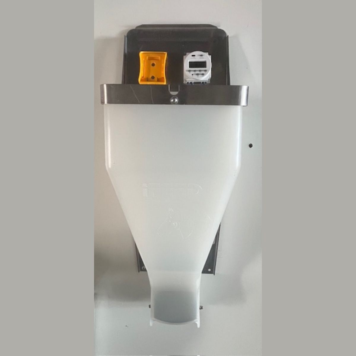 Automatické příkrmiště s časovačem na baterii