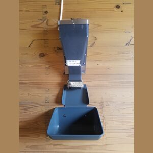 IFEED pro instalaci uvnitř stáje (v dosahu koní)