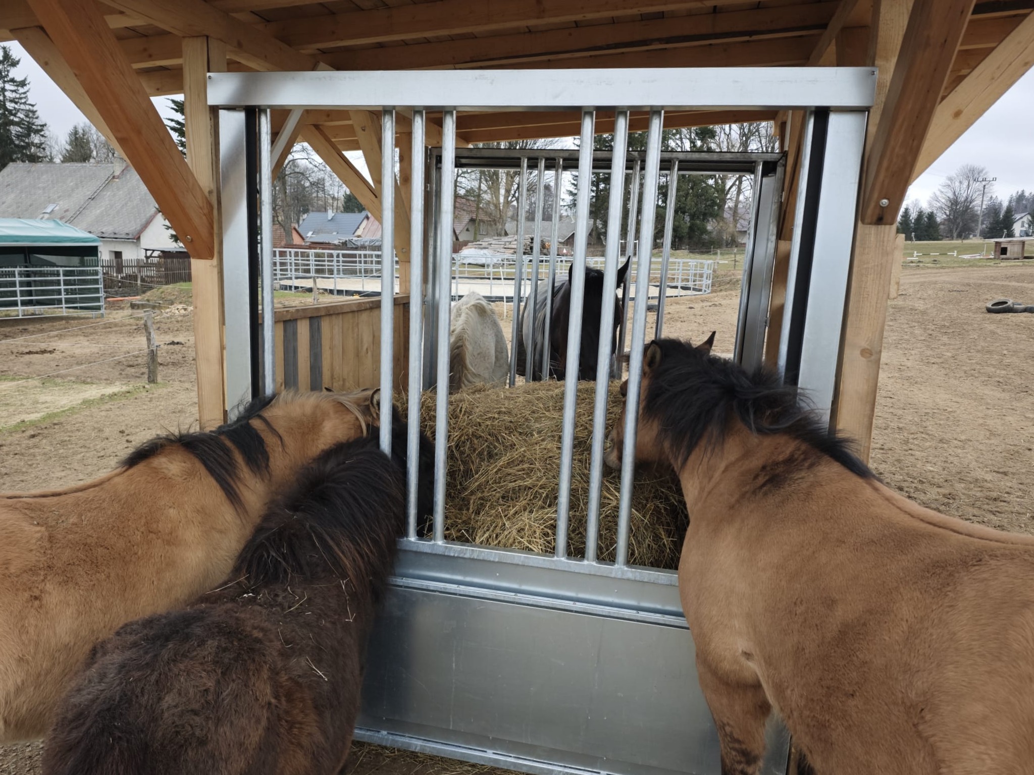 Automatické příkrmiště – zakázková výroba