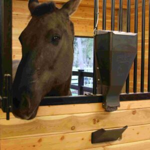 IFEED dávkovač krmiva pro instalaci z venkovní strany stáje