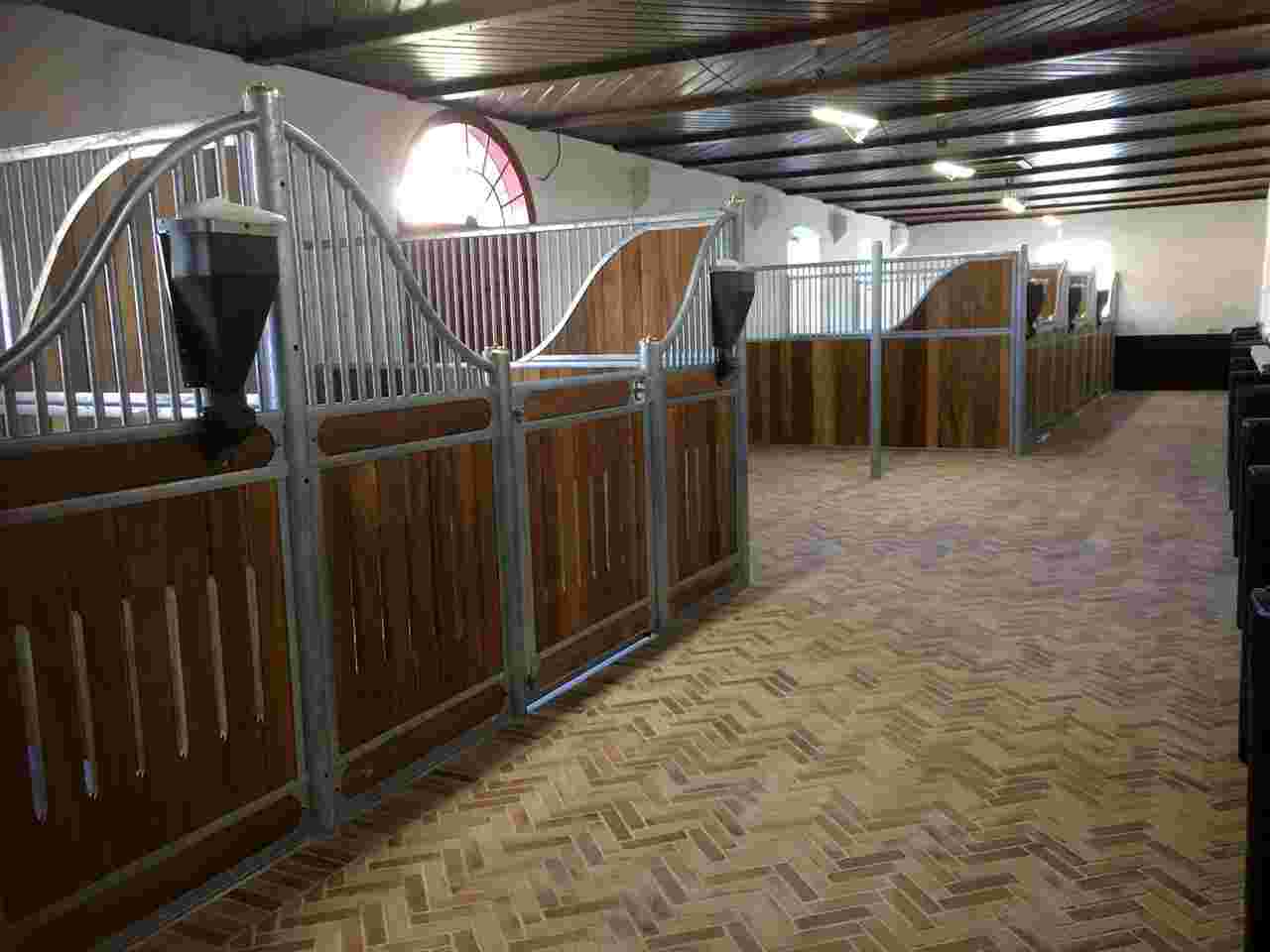 iFEED s baterií – pro instalaci z venkovní strany